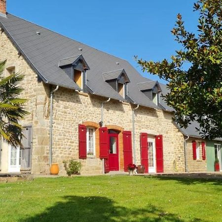 Bed and Breakfast La Pichonniere Isigny-le-Buat Экстерьер фото