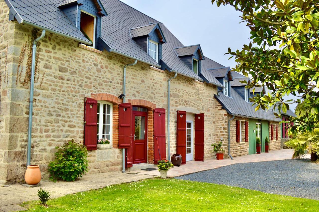 Bed and Breakfast La Pichonniere Isigny-le-Buat Экстерьер фото