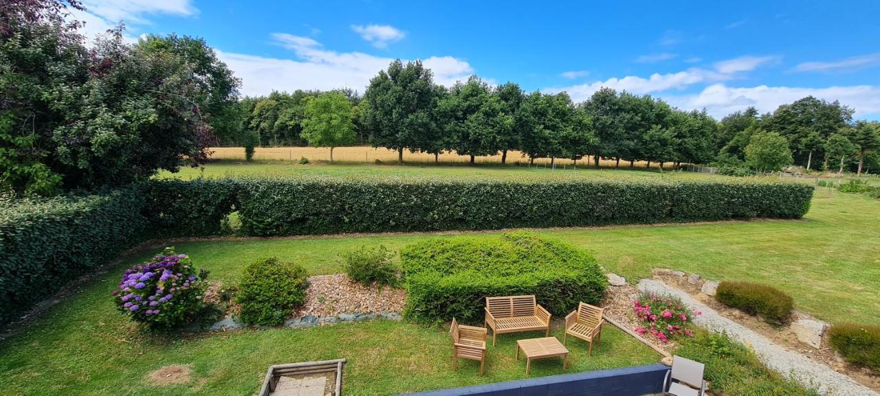 Bed and Breakfast La Pichonniere Isigny-le-Buat Экстерьер фото