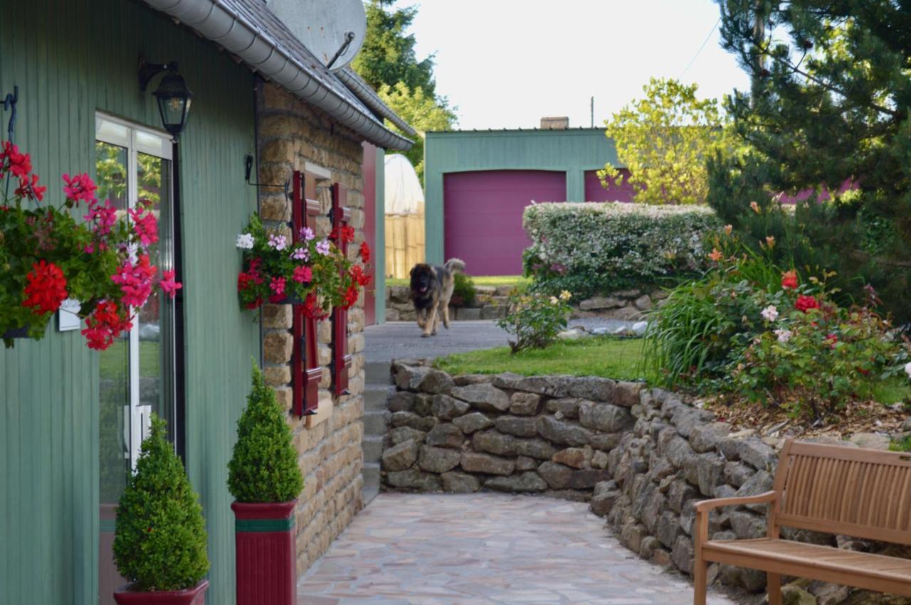 Bed and Breakfast La Pichonniere Isigny-le-Buat Экстерьер фото