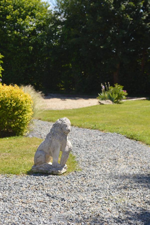 Bed and Breakfast La Pichonniere Isigny-le-Buat Экстерьер фото